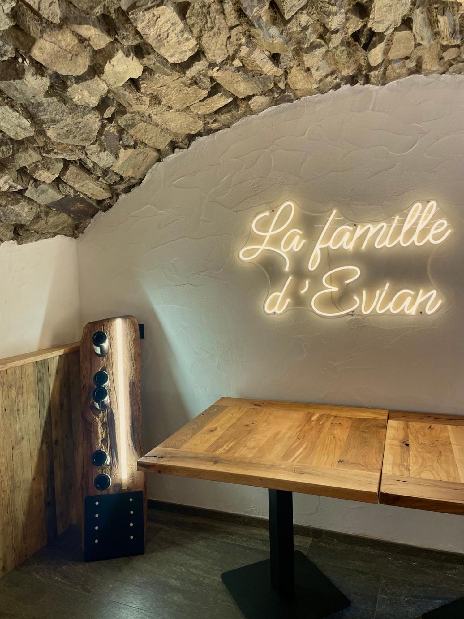 فندق La Famille D'Evian فيلنوف المظهر الخارجي الصورة