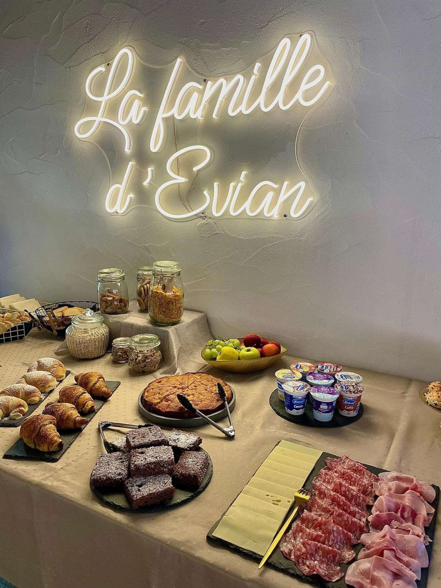 فندق La Famille D'Evian فيلنوف المظهر الخارجي الصورة